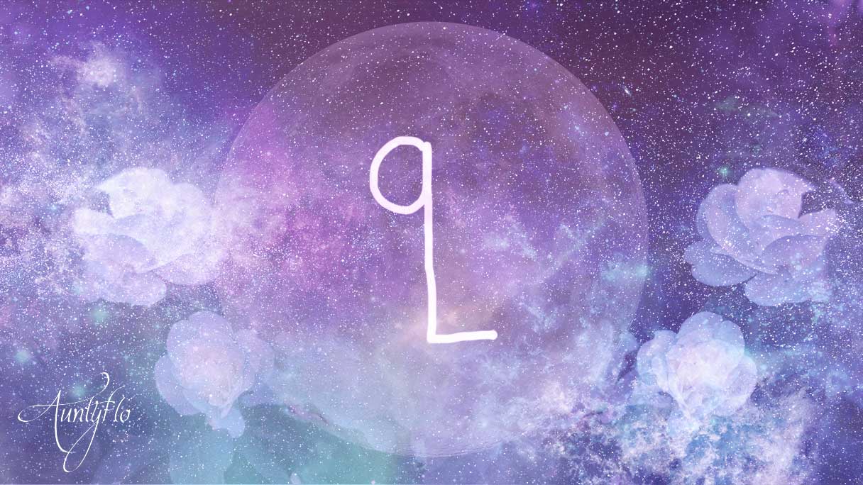 sharp right hand line on lowercase q graphology